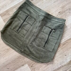 BCBGMAXAZRIA Olive Green Faux Suede Utility Mini Skirt with Cargo Pockets XS